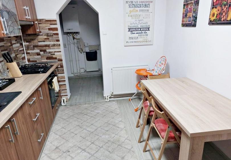 Apartament cu 3 camere, decomandat, Mircea cel Batran - 2