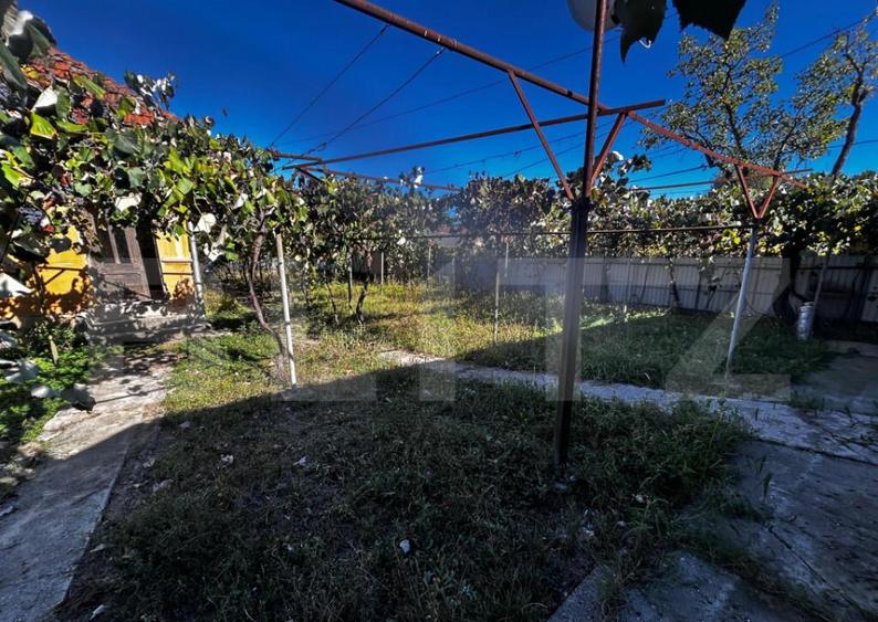 Doua casa de vanzare, teren intravilan 1773 mp, zona Stoloja - 4