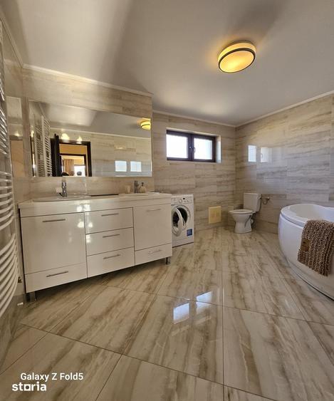 Casă cu 4 camere cu Teren 490 Mp în Central