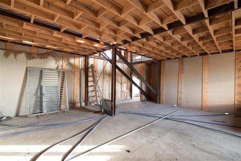 RECO casa Inand la rosu cu teren imens - 15