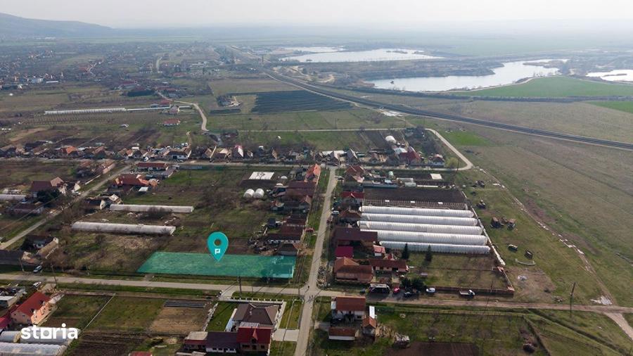 Teren 1.570 mp + casa din caramidazona linistita - 2