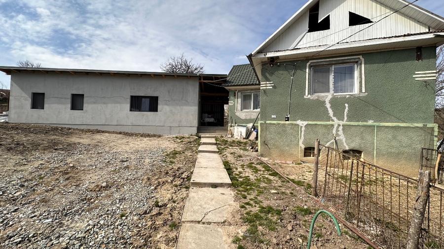 Casă de vânzare  - 2