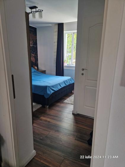 Vand - Apartament cu 3 camere si curte proprie - 1