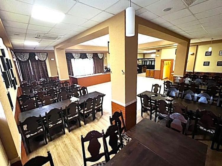 VANZARE CLADIRE CU RESTAURANT UTILAT COMPLET PLUS SPATIU COMERCIAL - 5