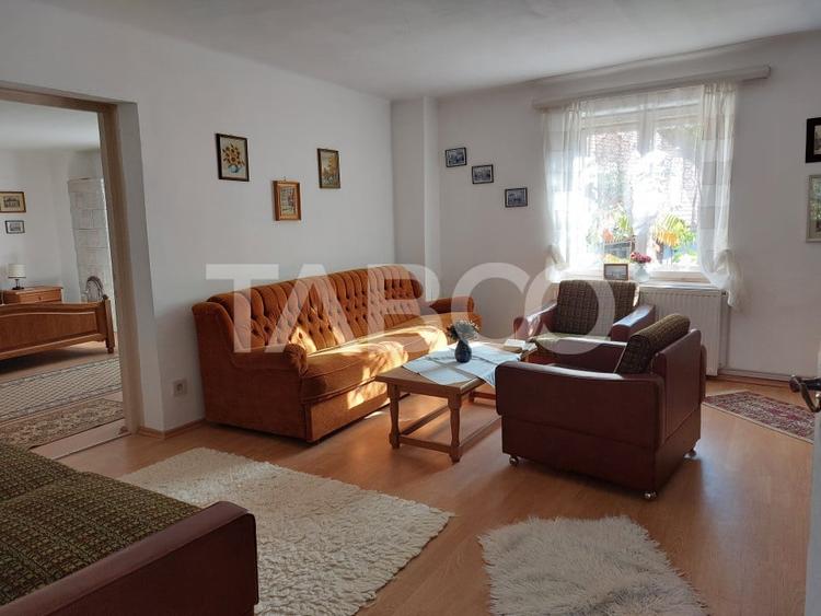 Casa de vanzare cu 2 apartamente separate si teren 500 mp Cisnadioara - 5