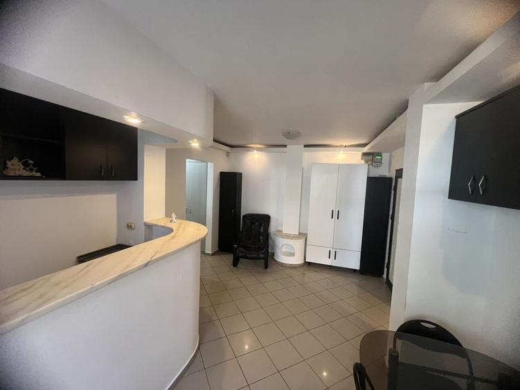 Apartament cu 3 camere decomandat în Craiovei