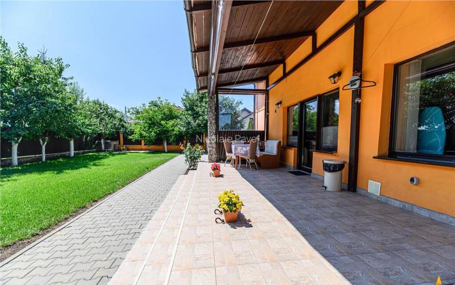 Vila luminoasa cu:terase,curte,gradina, livada, vedere munte