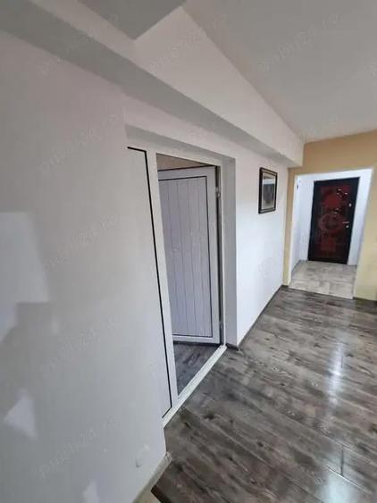 A 34 Proprietarul vinde apart 2 cam demisol strada George Bacovia mobilat ,utilat ,cu centrala ,, - 4