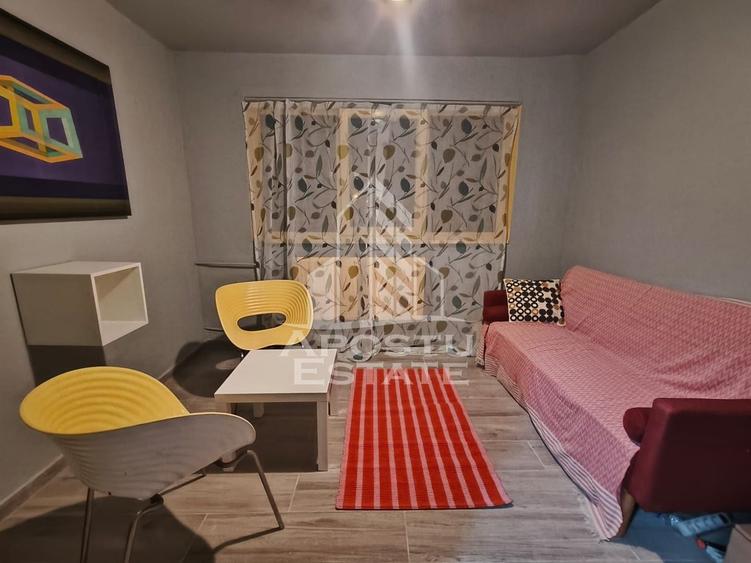 Garsoniera la etajul 2, mobilata, zona Complexului Studentesc - 1