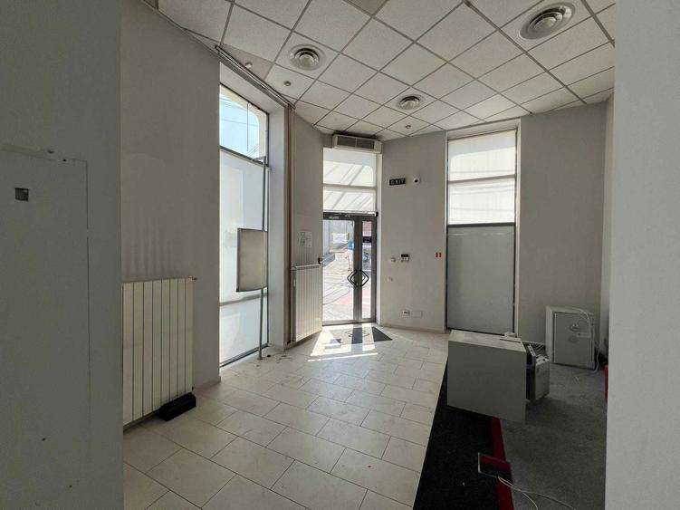 Imobil de prestigiu disponibil fosta agentie bancara BRD. - 1