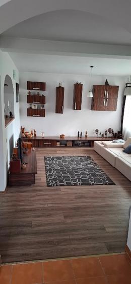 Casă și spatiu comercial  - 4