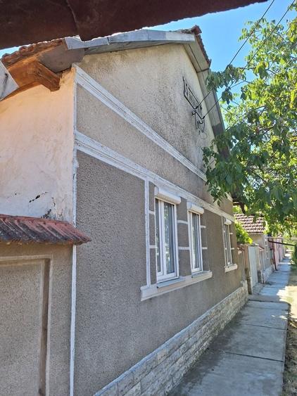 Casă cu 3 camere în Bârzești
