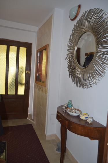 Apartament cu trei camere  in vila  ,Busteni - 8