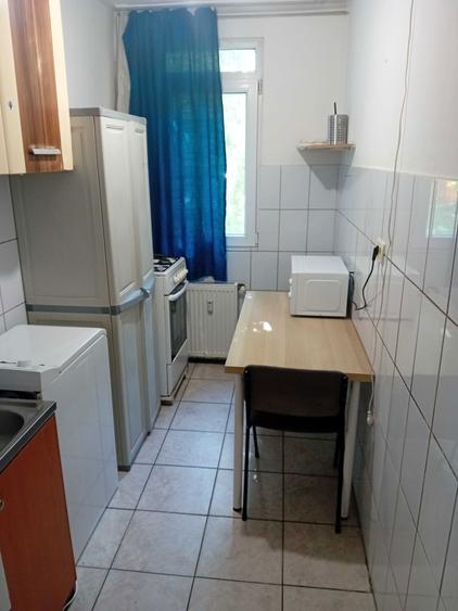 Piata Resita, particular - garsoniera spatioasa, mobilata, utilata - 4