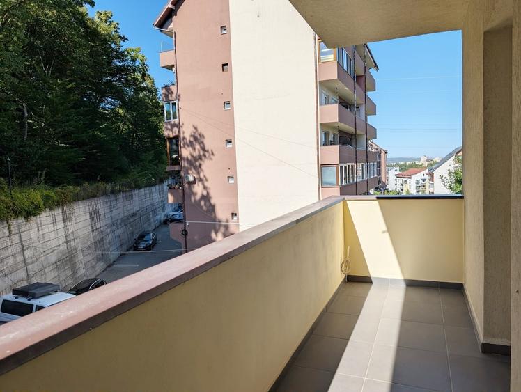 Apartament cu 3 camere semidecomandat în Mănăștur