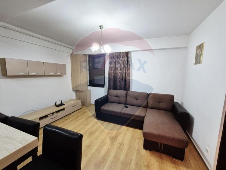 Apartament cu 3 camere de vânzare în zona Berceni - 1
