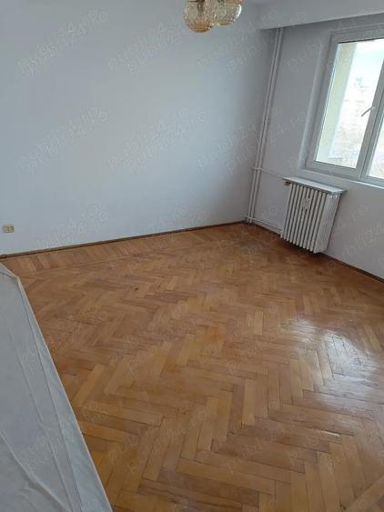 Inchiriez 3 camere (ne)mobilate - 1