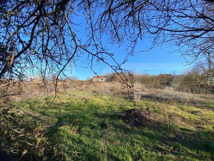 Casa veche cu 4 camere, teren 1800 mp, Henig - 2