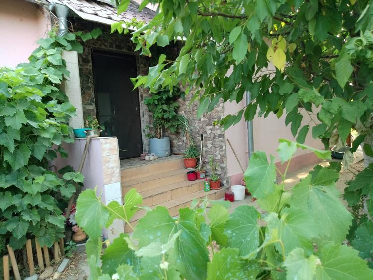 Vind  casă parter mansarda cu 4camere Craiova bariera vilcii carpenuluil cu 4cam - 1