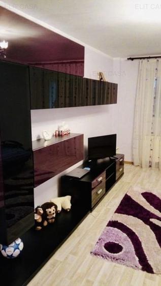 Apartament 2 camere, decomandat, zona Nicolina, etaj 1/4 - 3