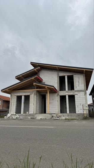 Casă cu 4 camere în Central