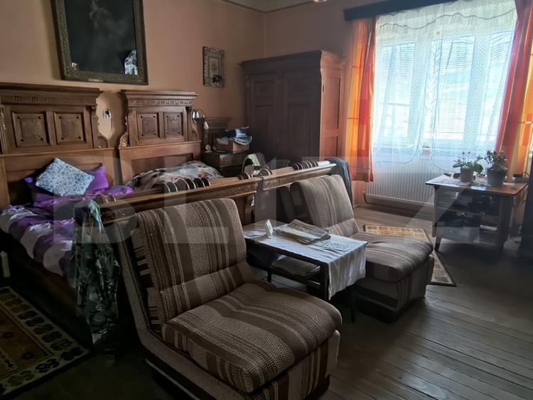 Casă cu 4 camere cu Teren 7729 Mp în Central
