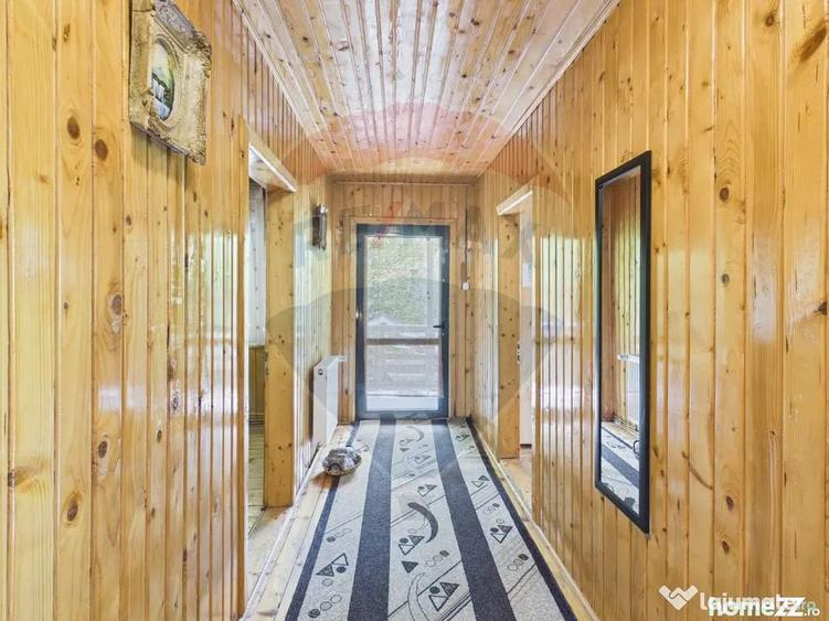 Casă cu 9 camere cu Teren 341 Mp în Dâmbovicioara