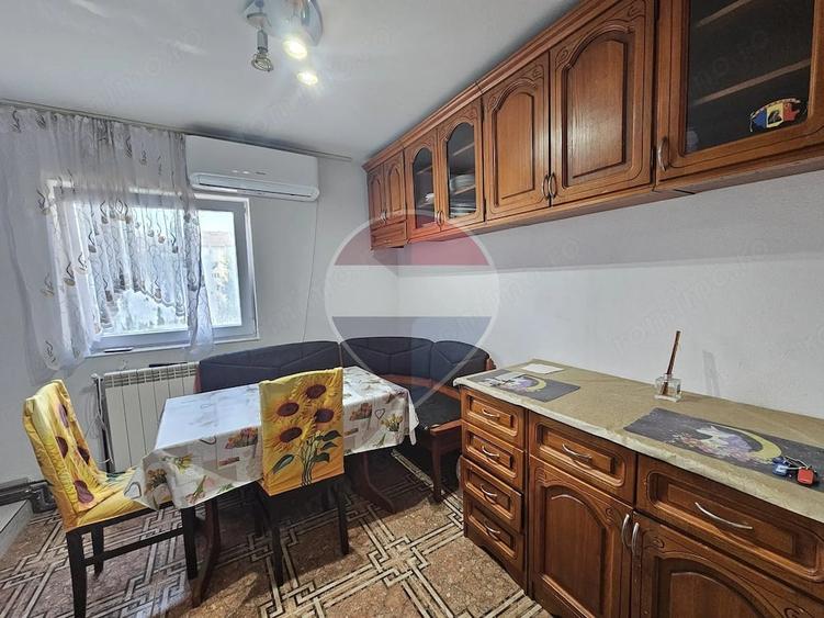 Apartament cu 2 camere decomandat în Central