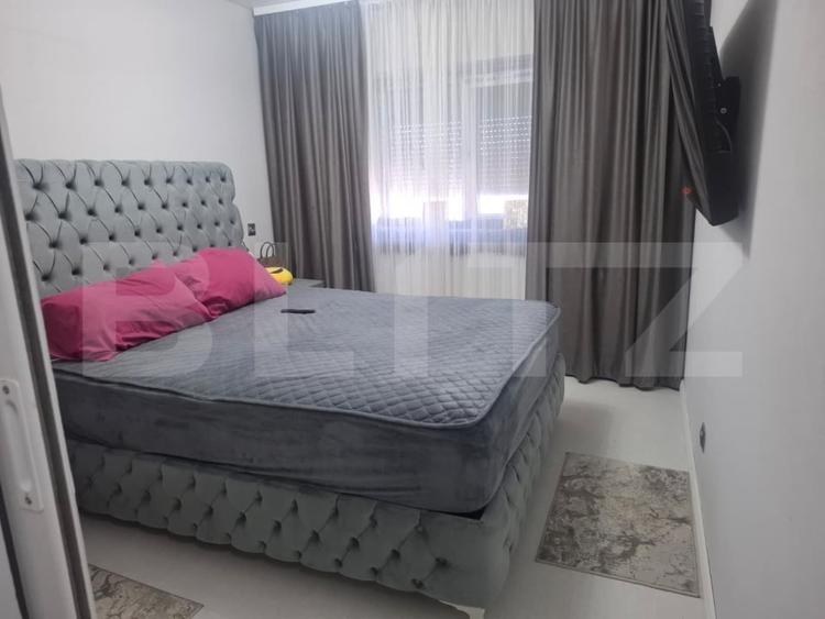 Apartament cu 3 camere decomandat, mobilat în Micro 12