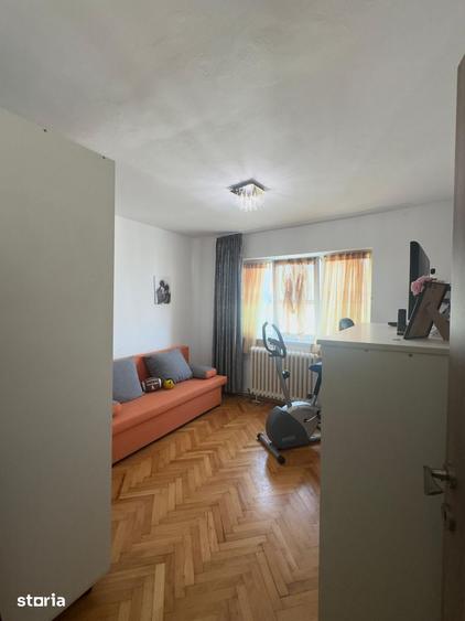 Apartament cu 3 camere în Cetate