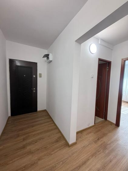 Apartament cu 3 camere decomandat în Câmpului