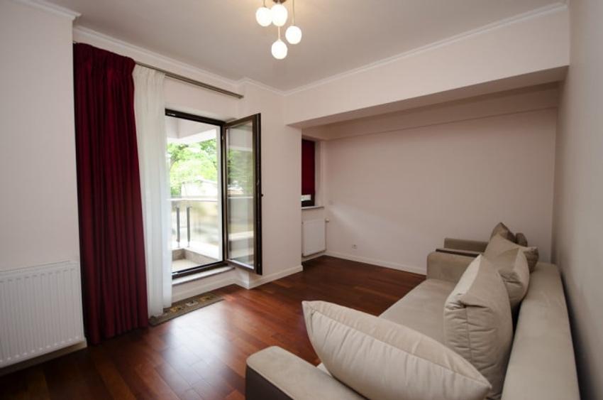 Apartament cu 3 camere decomandat în Kiseleff