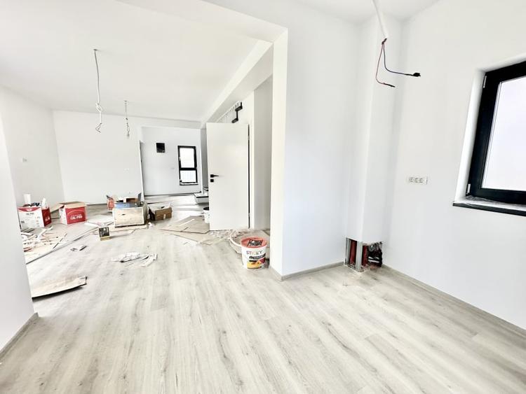 Duplex cu 3 camere cu Canalizare în Moșnița Nouă