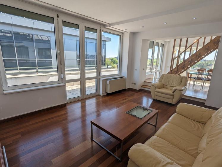 Penthouse cu 3 camere decomandat, mobilat în Domenii