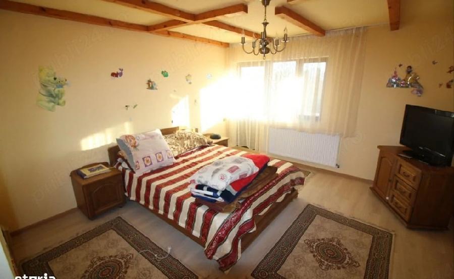 Casă cu 3 camere cu Teren 1566 Mp în Central