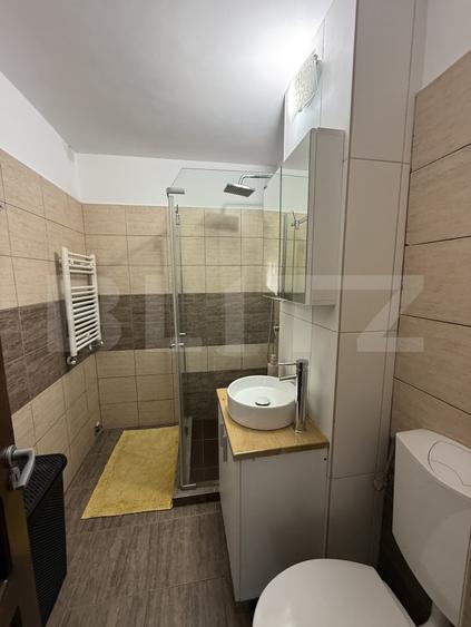 Apartament cu 3 camere decomandat, mobilat în Central