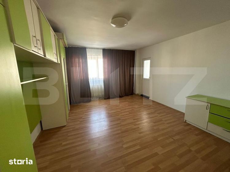 Apartament cu 3 camere decomandat în Micro 11