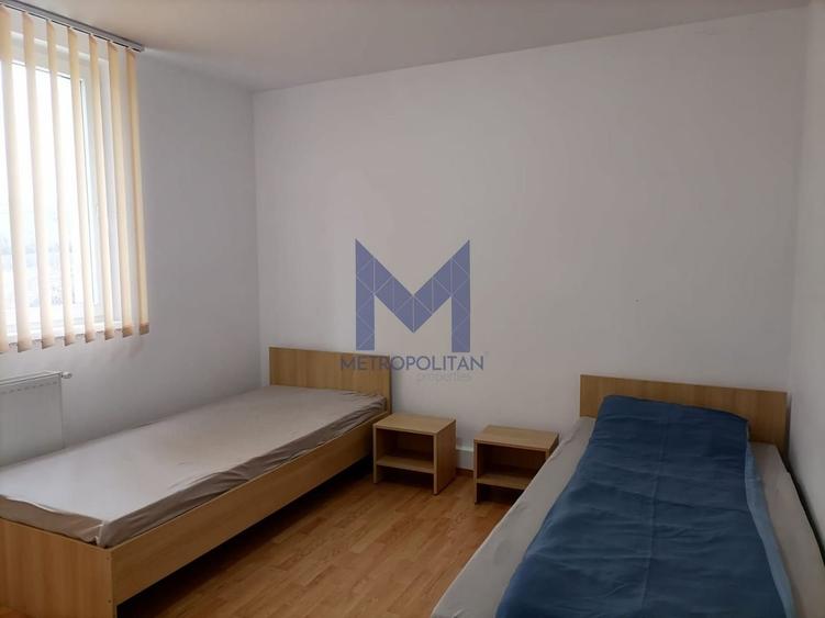 Apartament cu 4 camere decomandat, mobilat în Mera