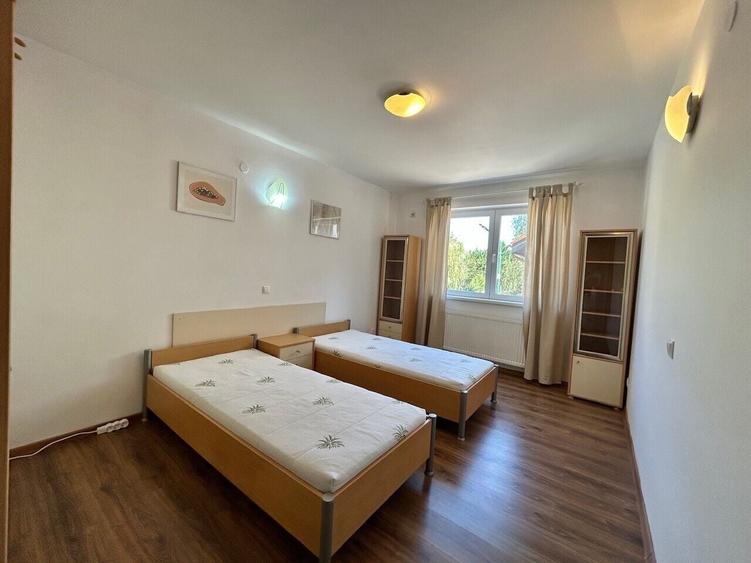 Duplex cu 5 camere cu Canalizare în Iancu Nicolae