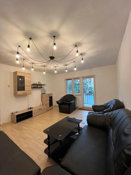 Apartament cu 4 camere decomandat în Central
