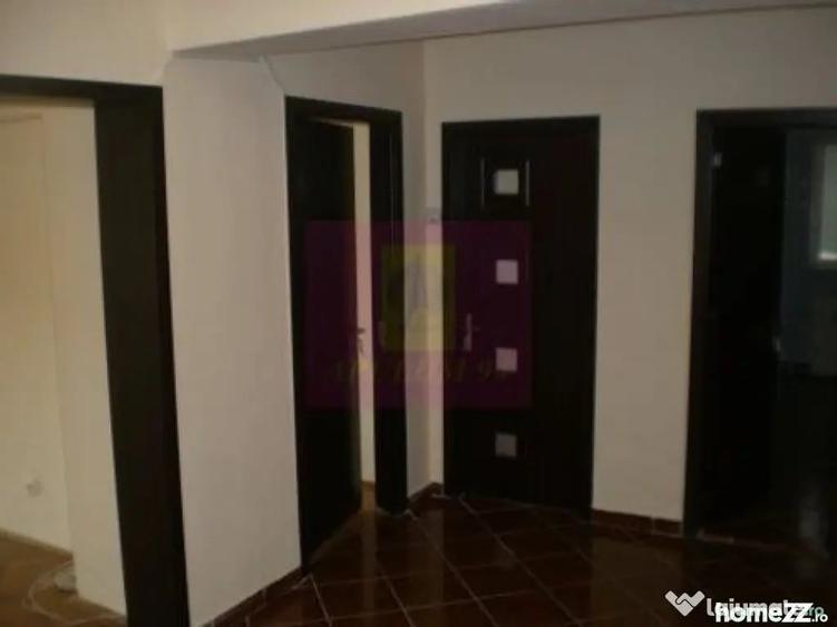 Apartament cu 3 camere decomandat în Decebal