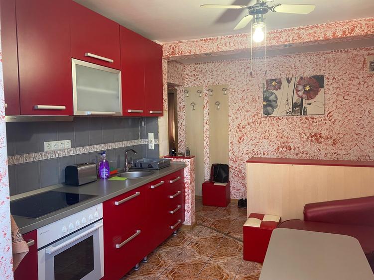 Apartament cu 2 camere decomandat, mobilat în Mărăști