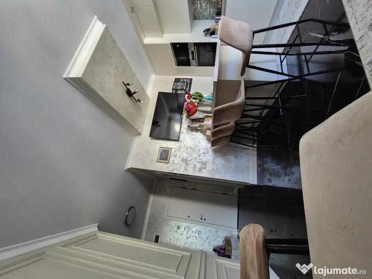 Apartament cu 3 camere decomandat în Chinteni