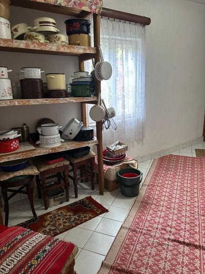Casă individuală cu 7 camere cu Canalizare în Central