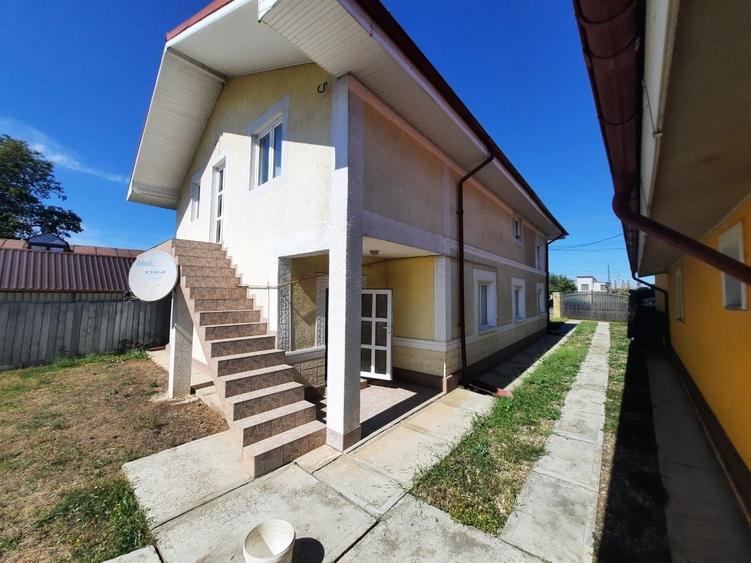 Casă individuală cu 5 camere cu Garaj în Săvinești