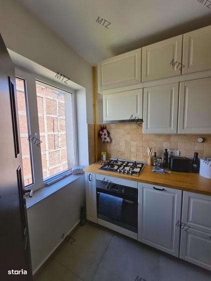 Apartament cu 3 camere semidecomandat în Dorobanți