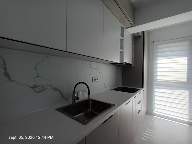 Apartament cu 3 camere semidecomandat în Otopeni