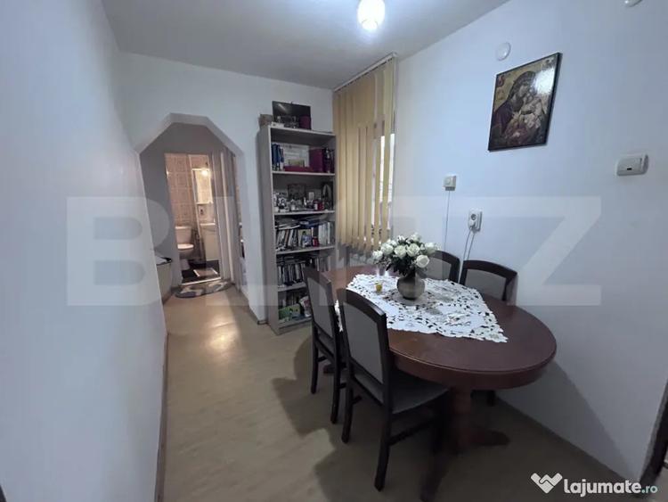 Apartament cu 3 camere semidecomandat în 9 Mai