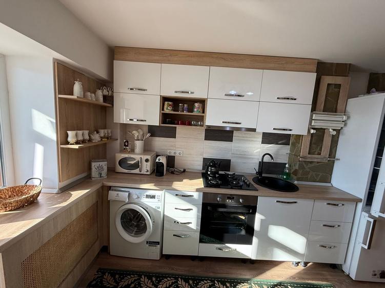 Apartament cu 2 camere decomandat, mobilat în Poiana Câmpina