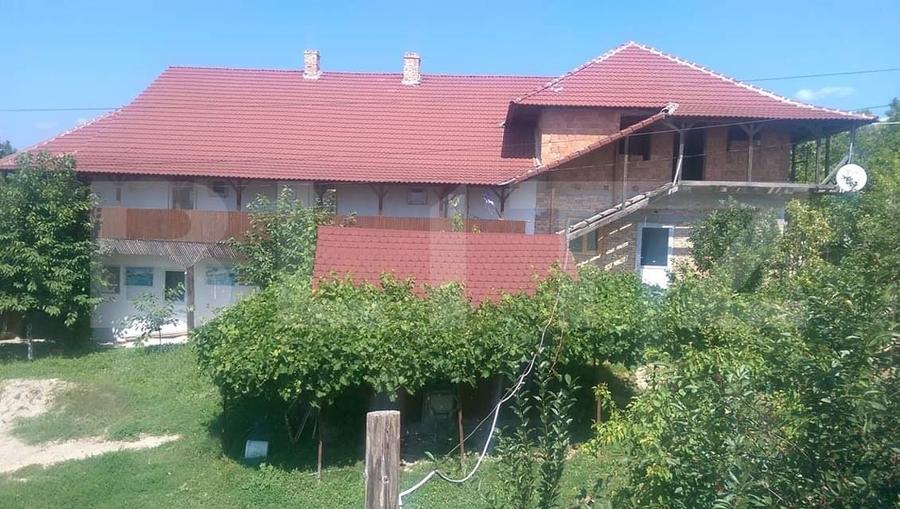 Casă individuală cu 5 camere cu Garaj în Șard